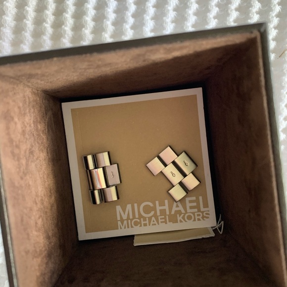 Michael Kors oversized boyfriend watch - Picture 4 of 4